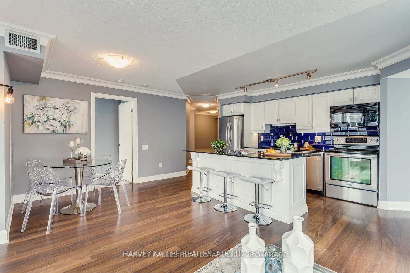 2191 Yonge St, #902
