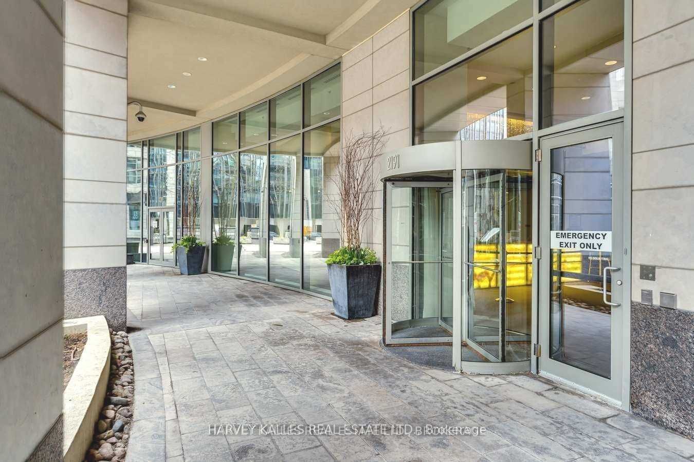 2191 Yonge St, #902