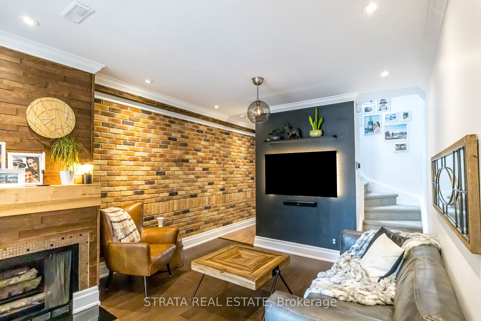 364 Dundas St E, #A