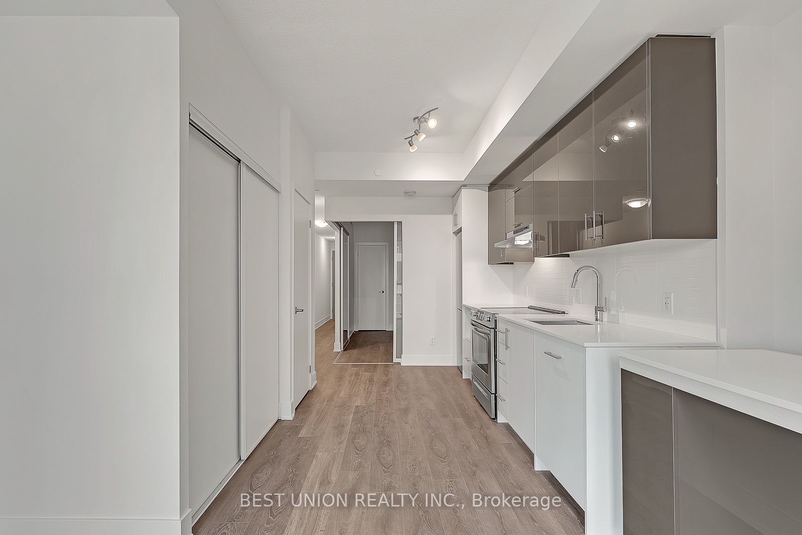 188 Fairview Mall Dr, #703