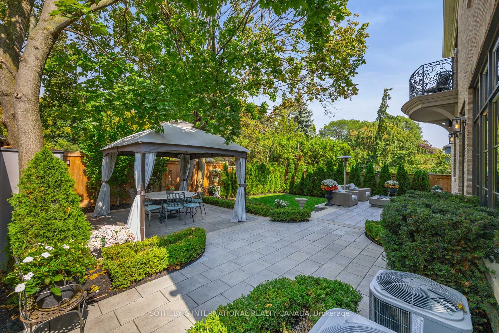 22 Hillhurst Blvd