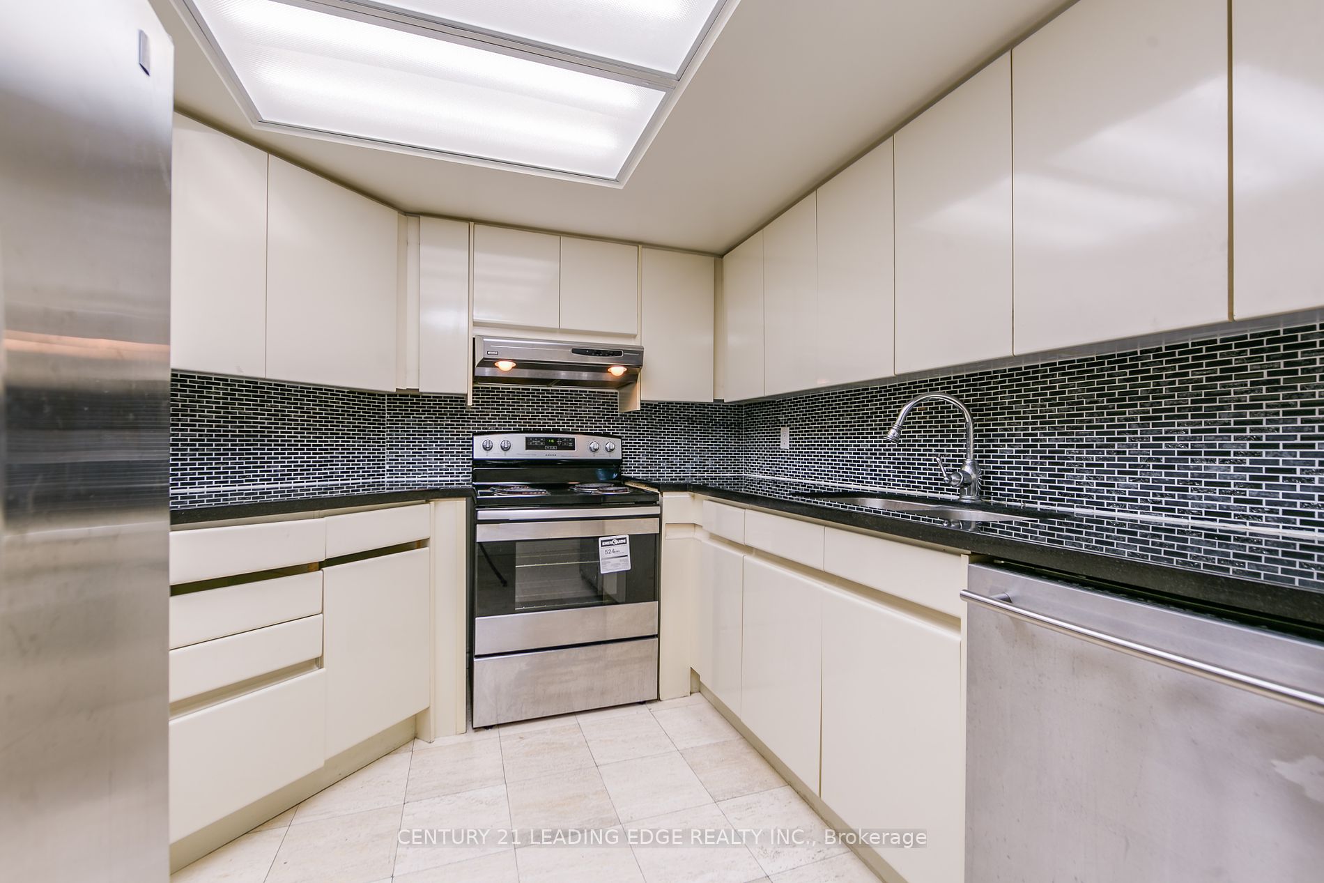 33 University Ave, #1508