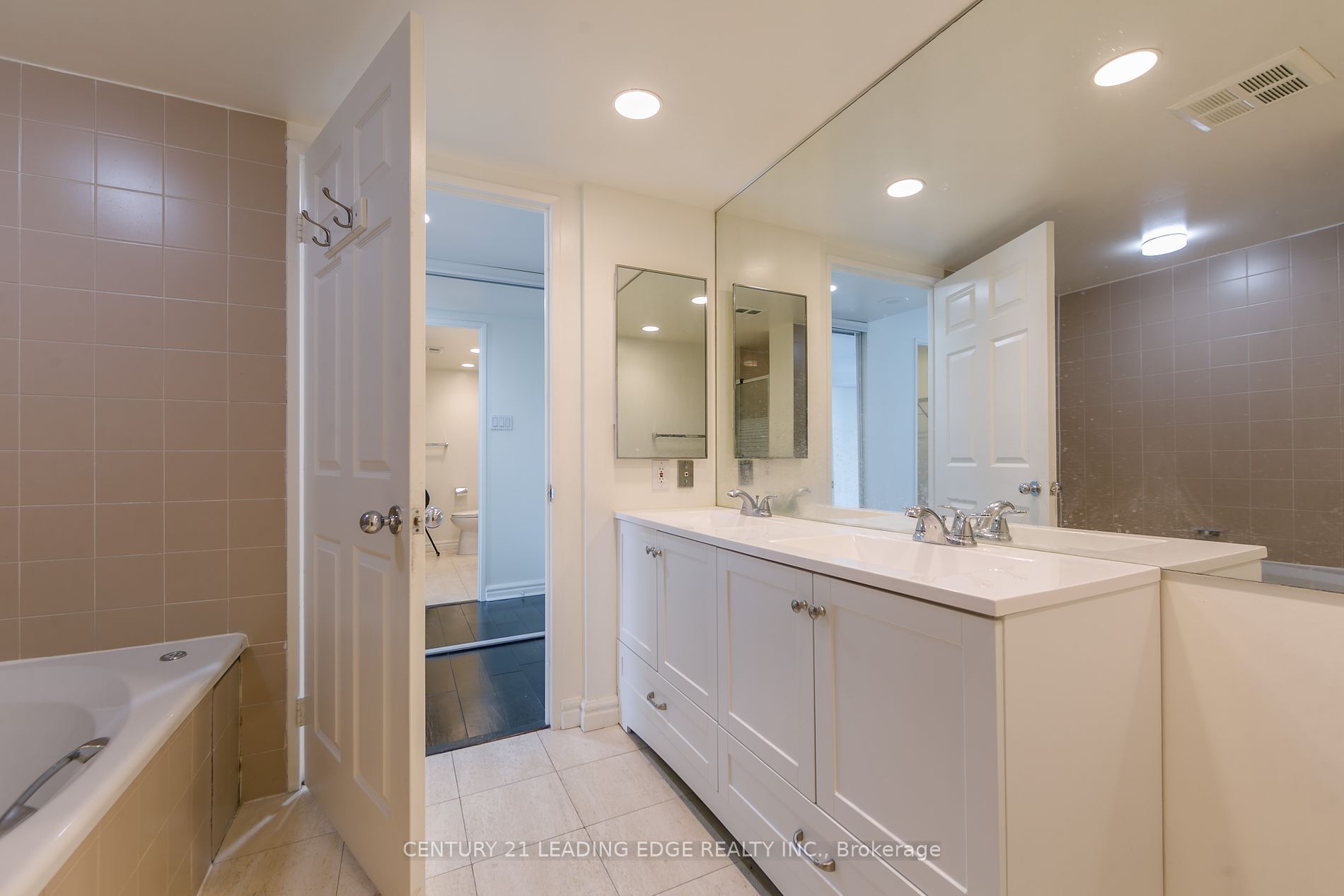 33 University Ave, #1508