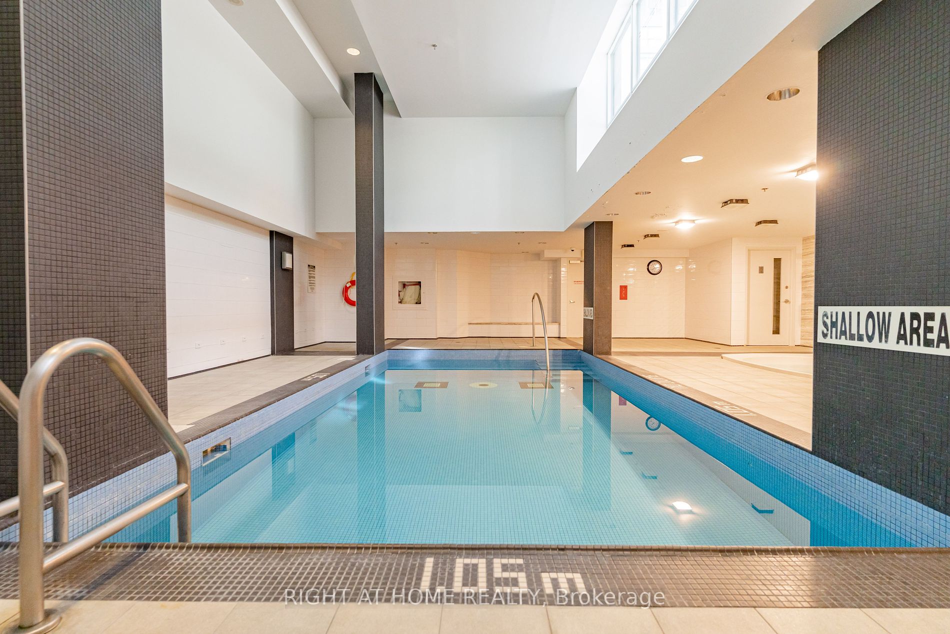 21 Carlton St, #1010