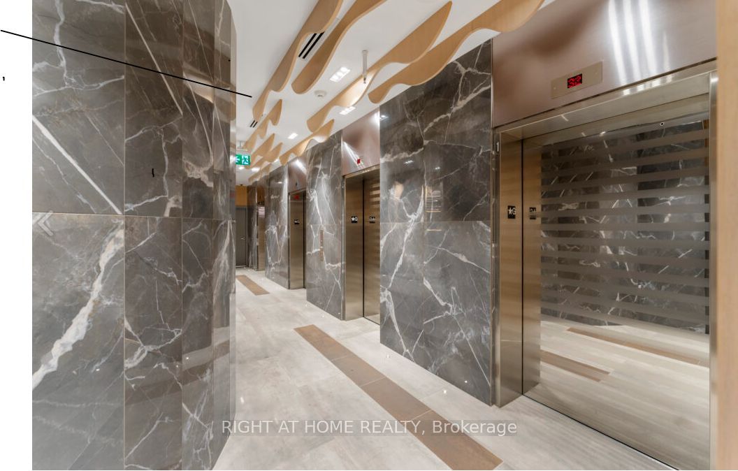 21 Carlton St, #1010