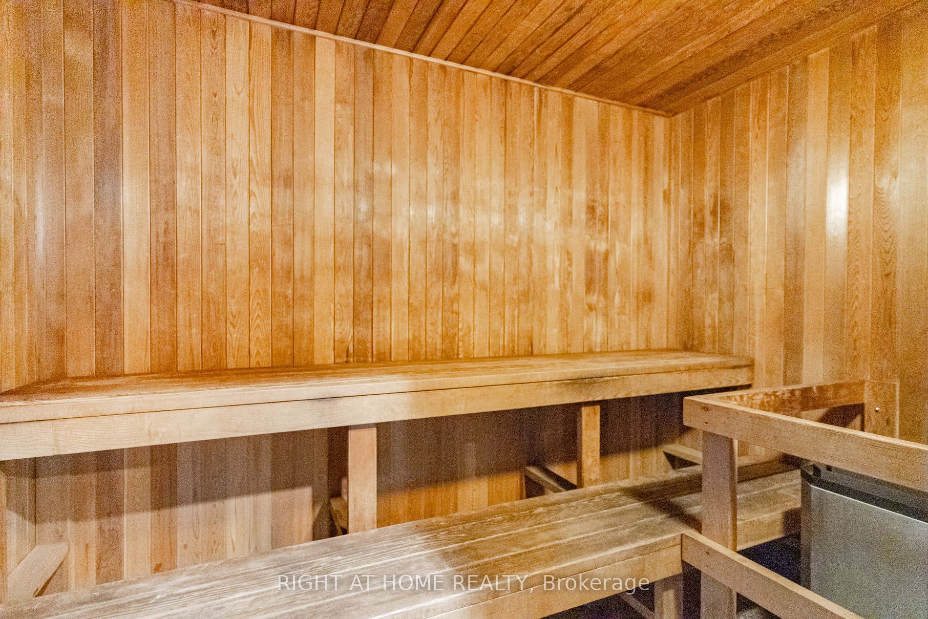 21 Carlton St, #1010