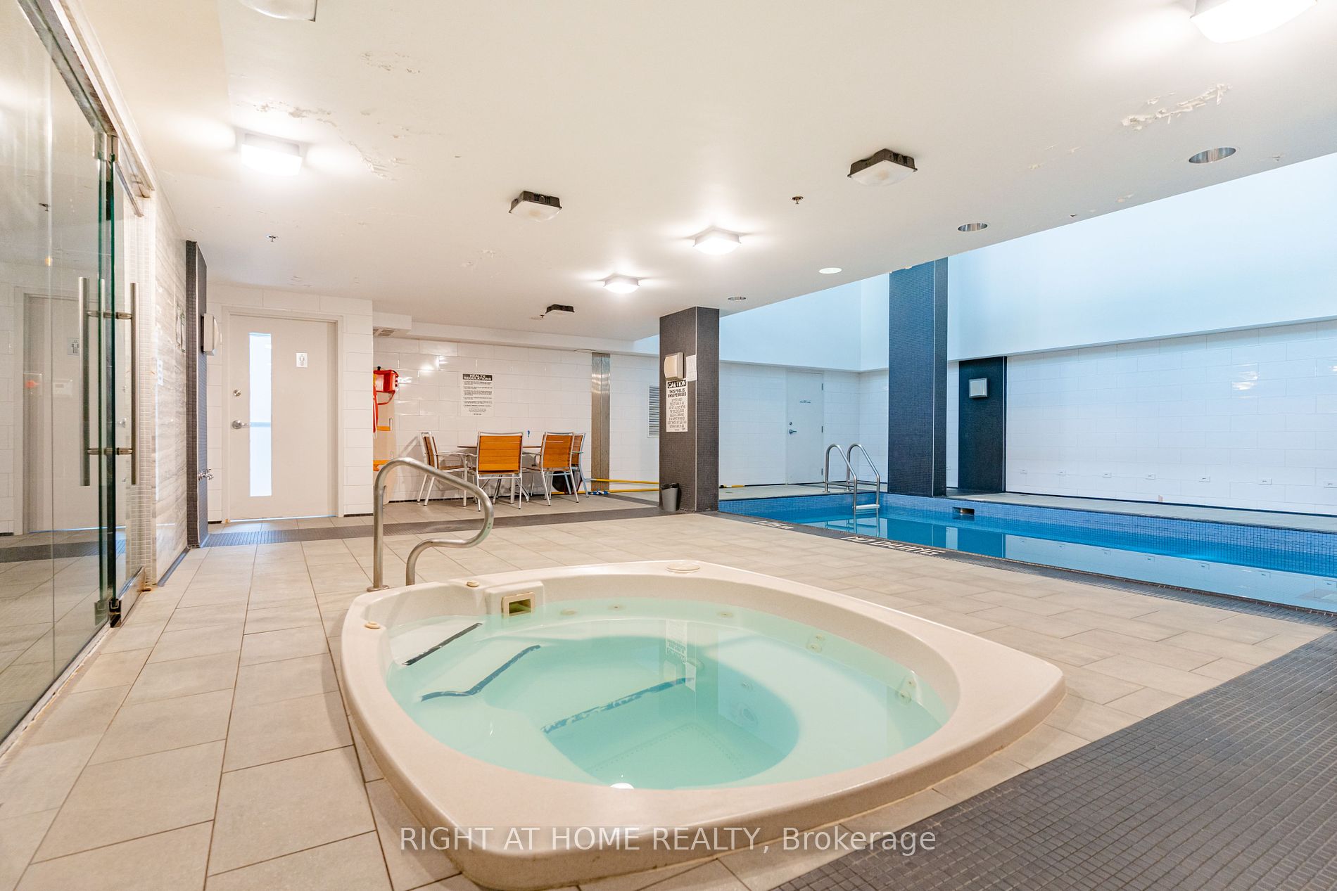 21 Carlton St, #1010