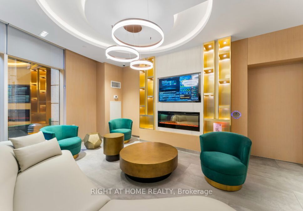 21 Carlton St, #1010