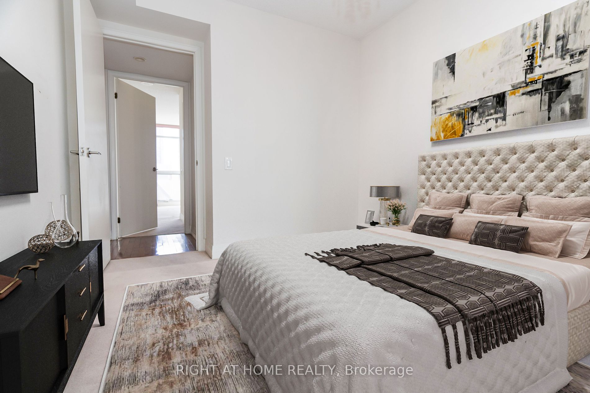 21 Carlton St, #1010