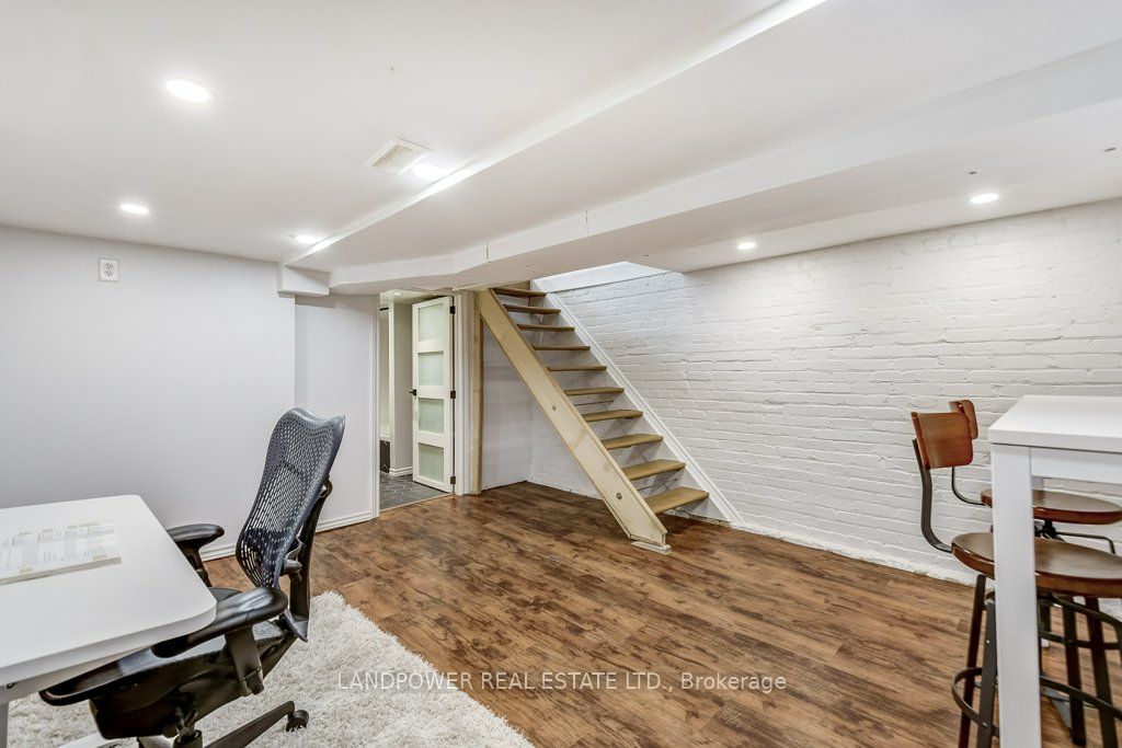 356 Soudan Avenue