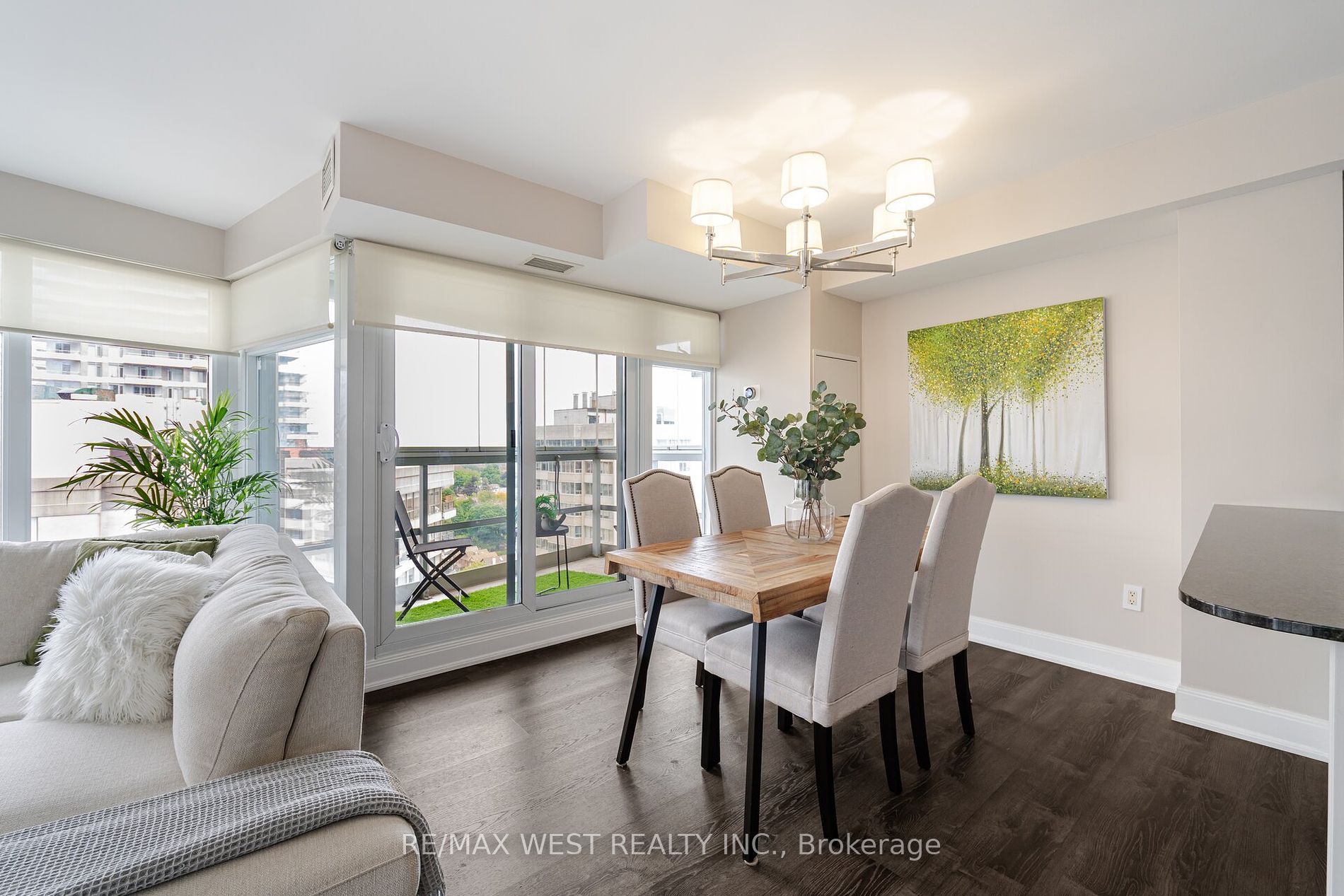 2181 Yonge St, #1811