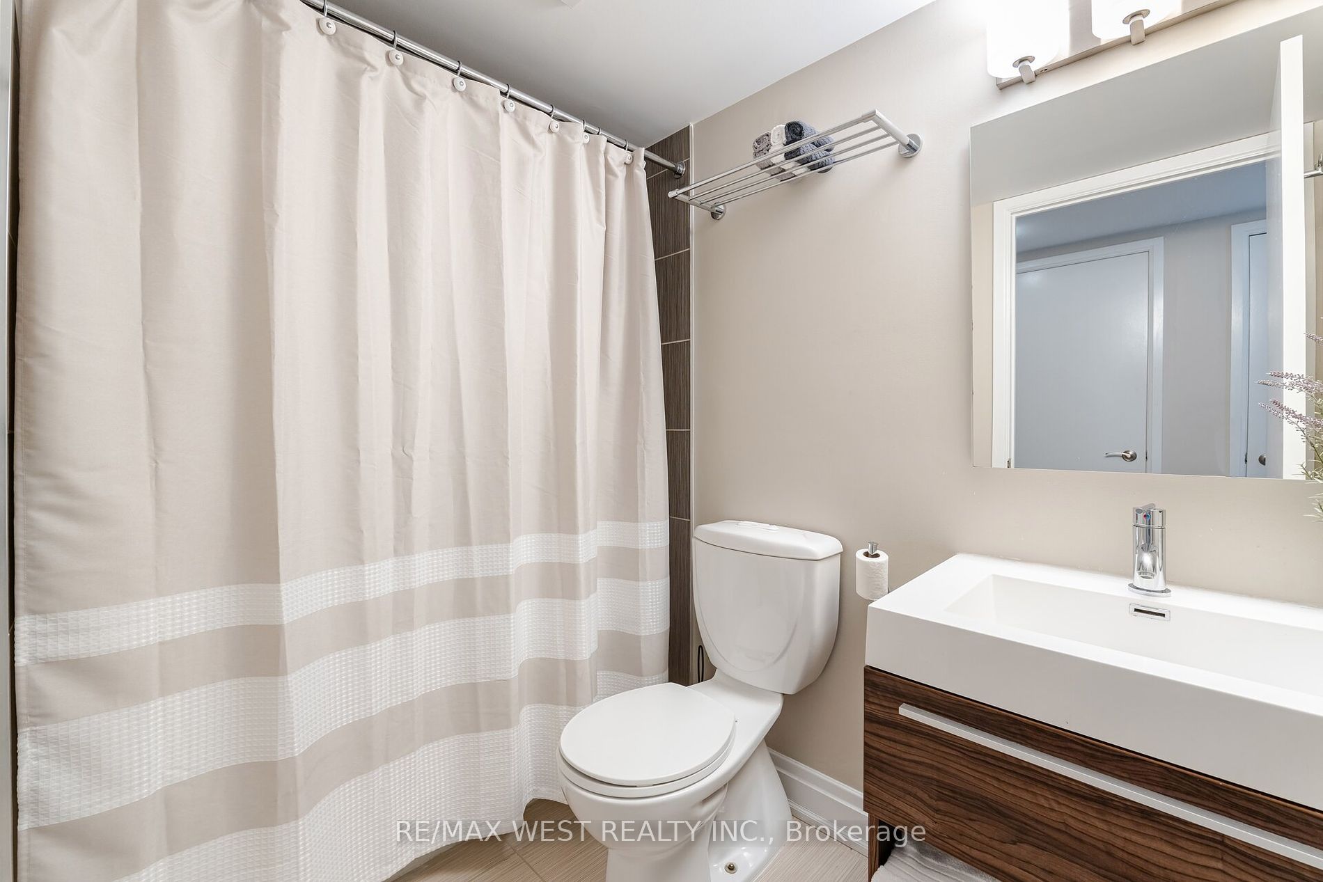2181 Yonge St, #1811