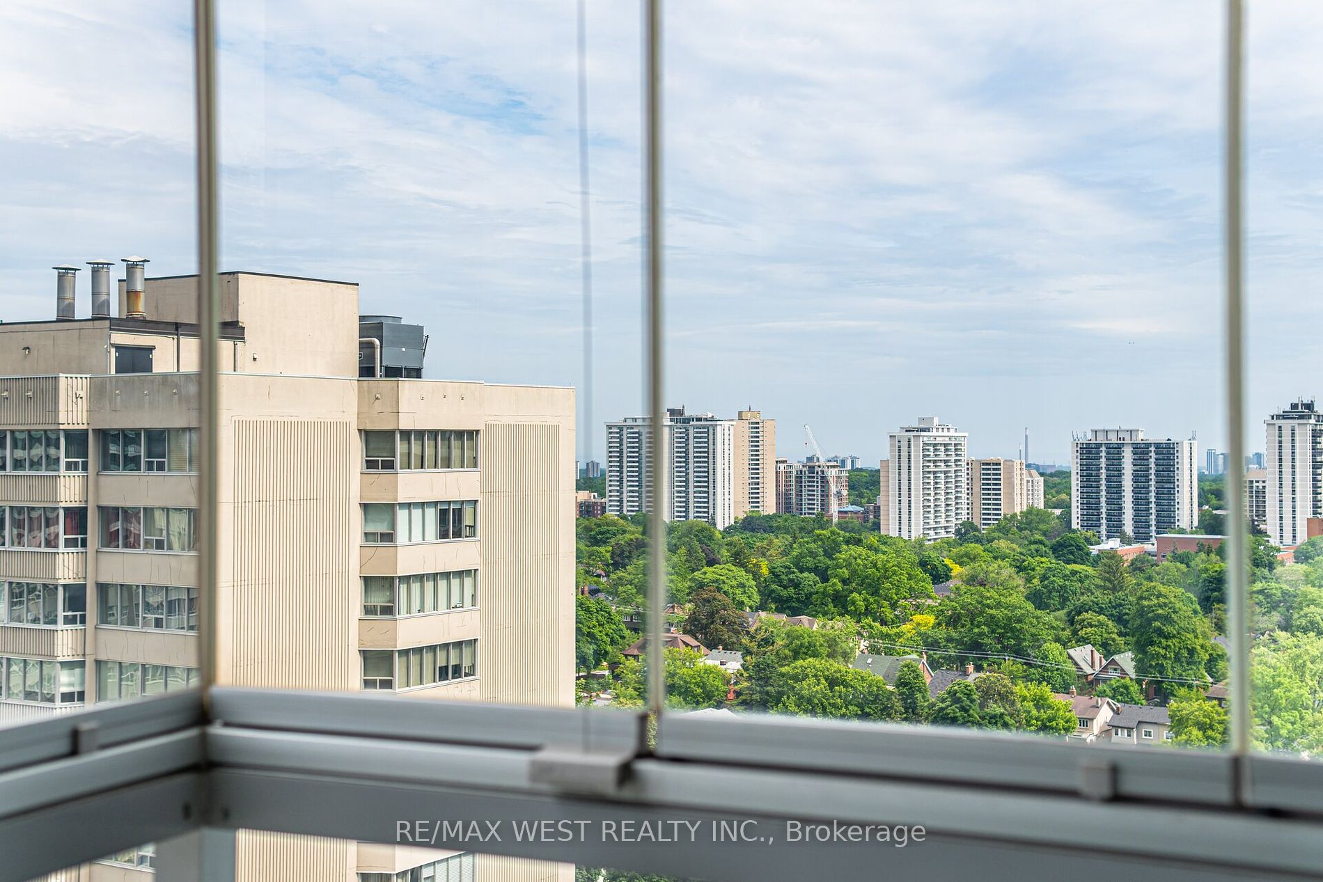 2181 Yonge St, #1811