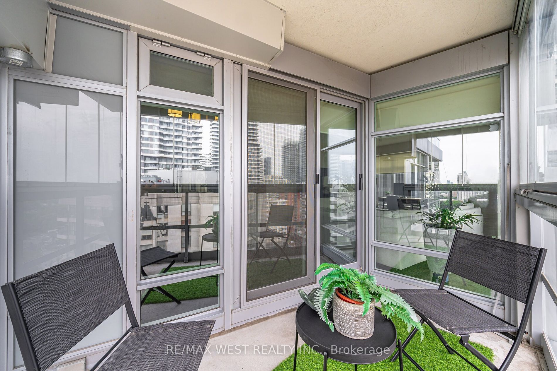 2181 Yonge St, #1811