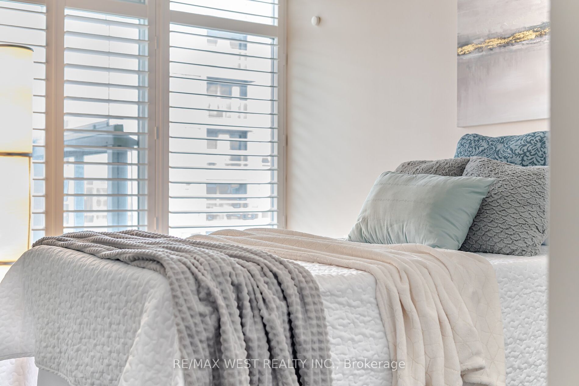 2181 Yonge St, #1811