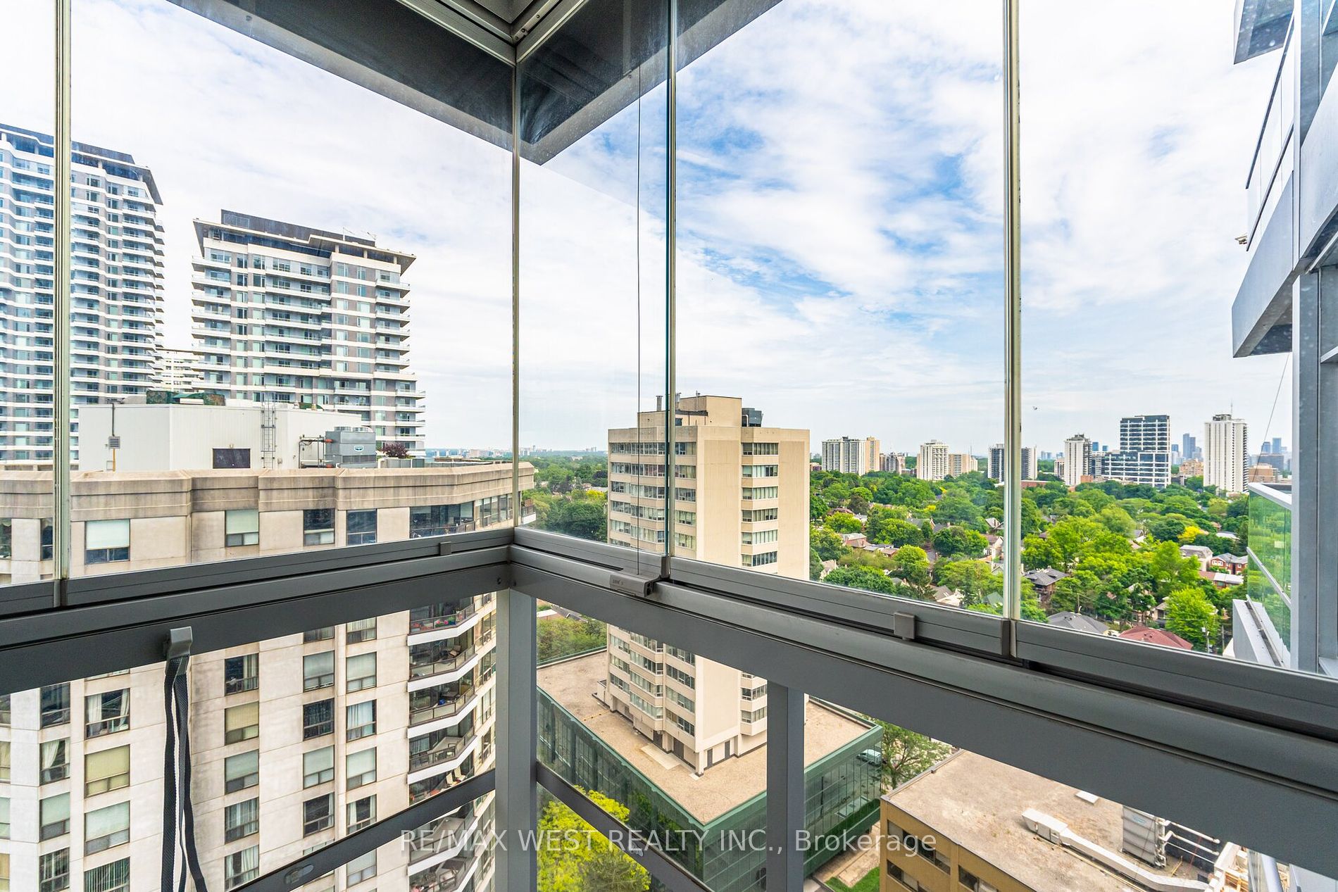 2181 Yonge St, #1811