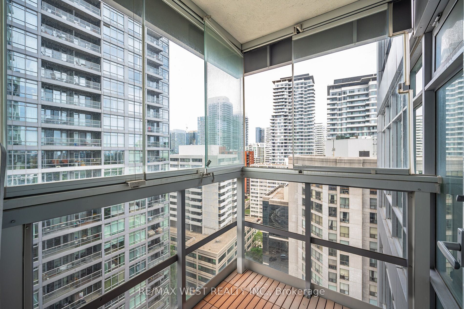 2181 Yonge St, #1811