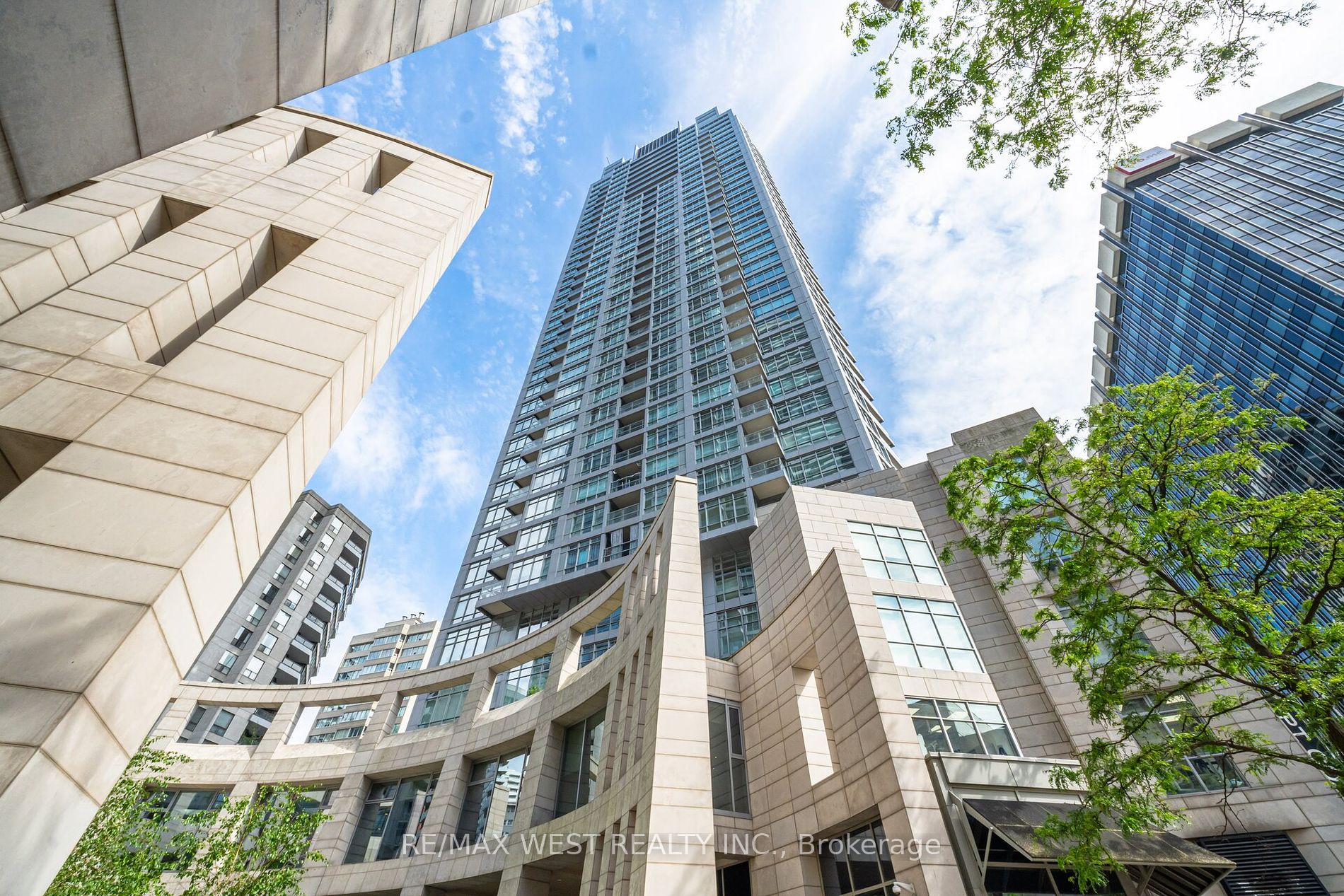 2181 Yonge St, #1811