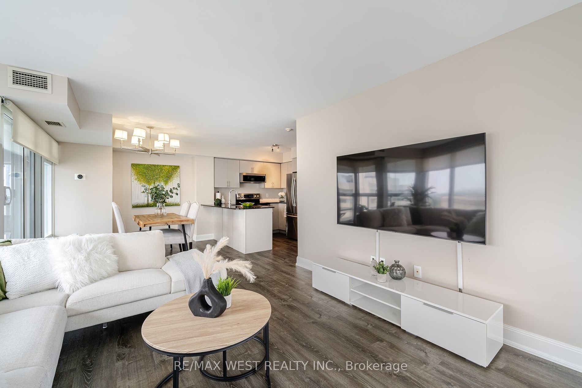 2181 Yonge St, #1811