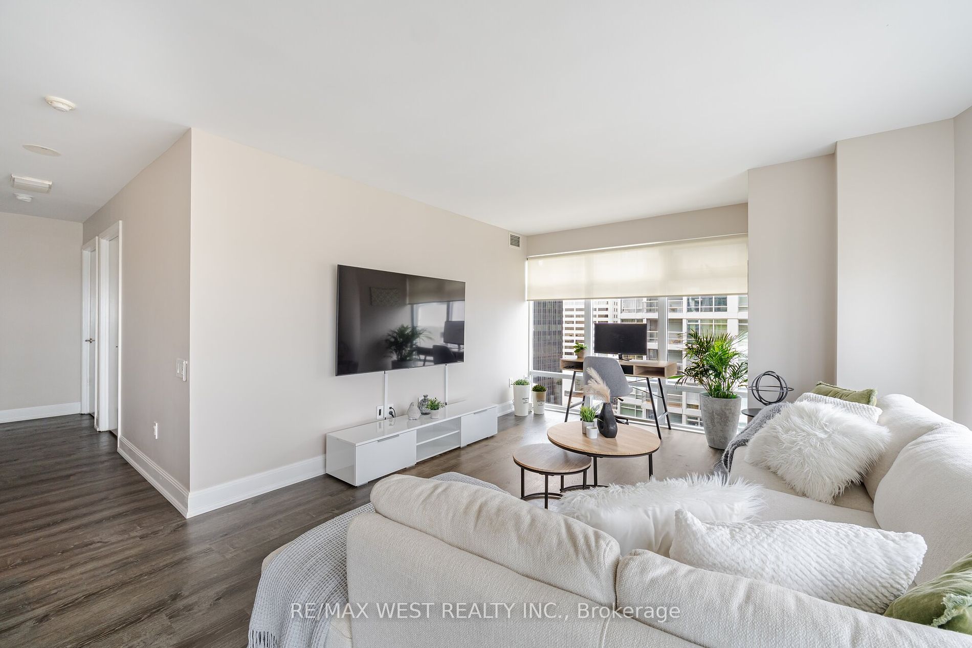 2181 Yonge St, #1811