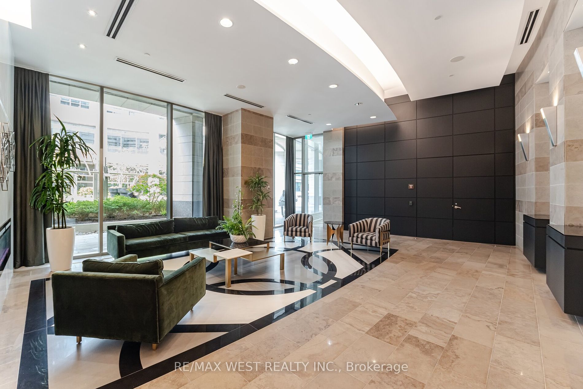 2181 Yonge St, #1811