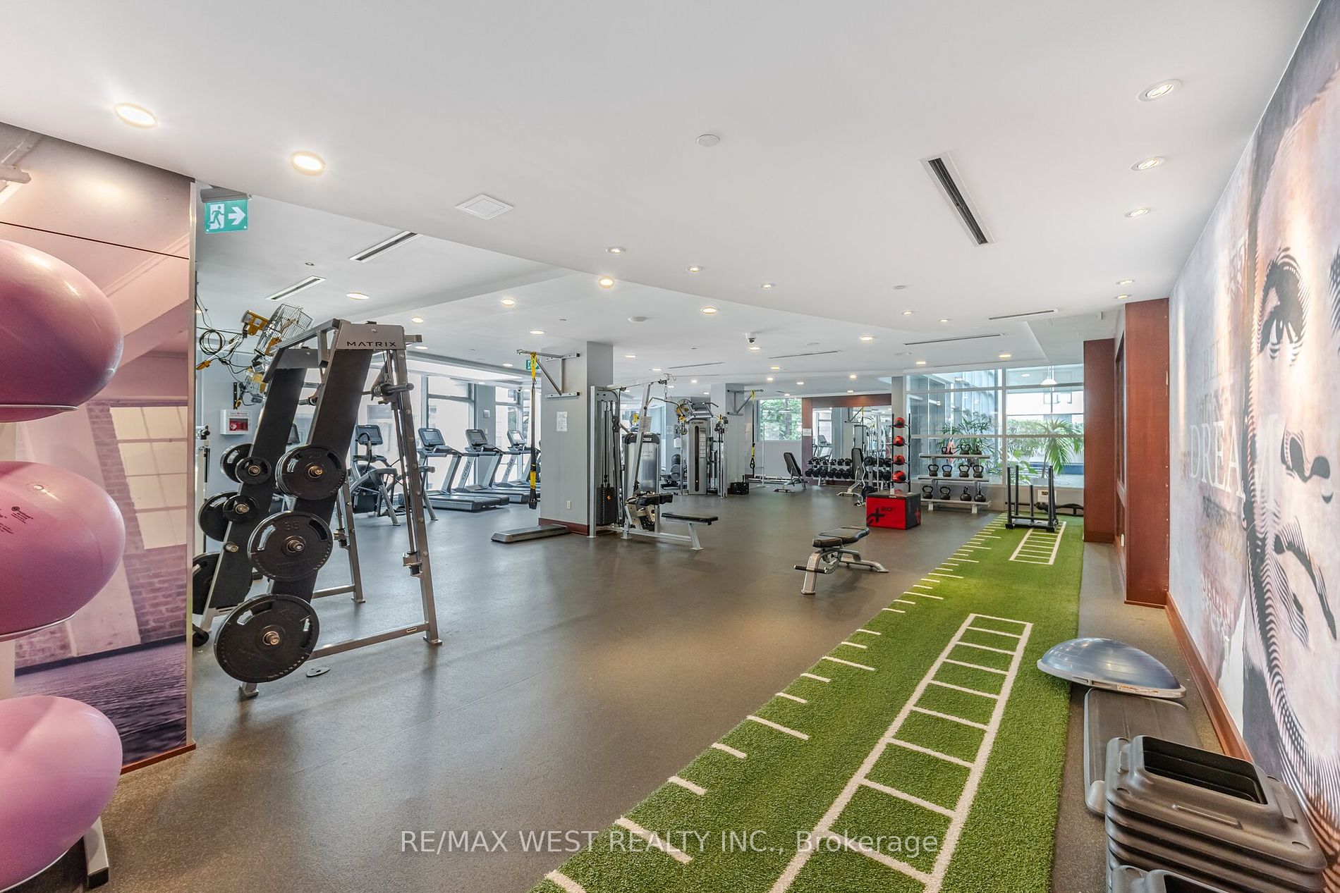 2181 Yonge St, #1811