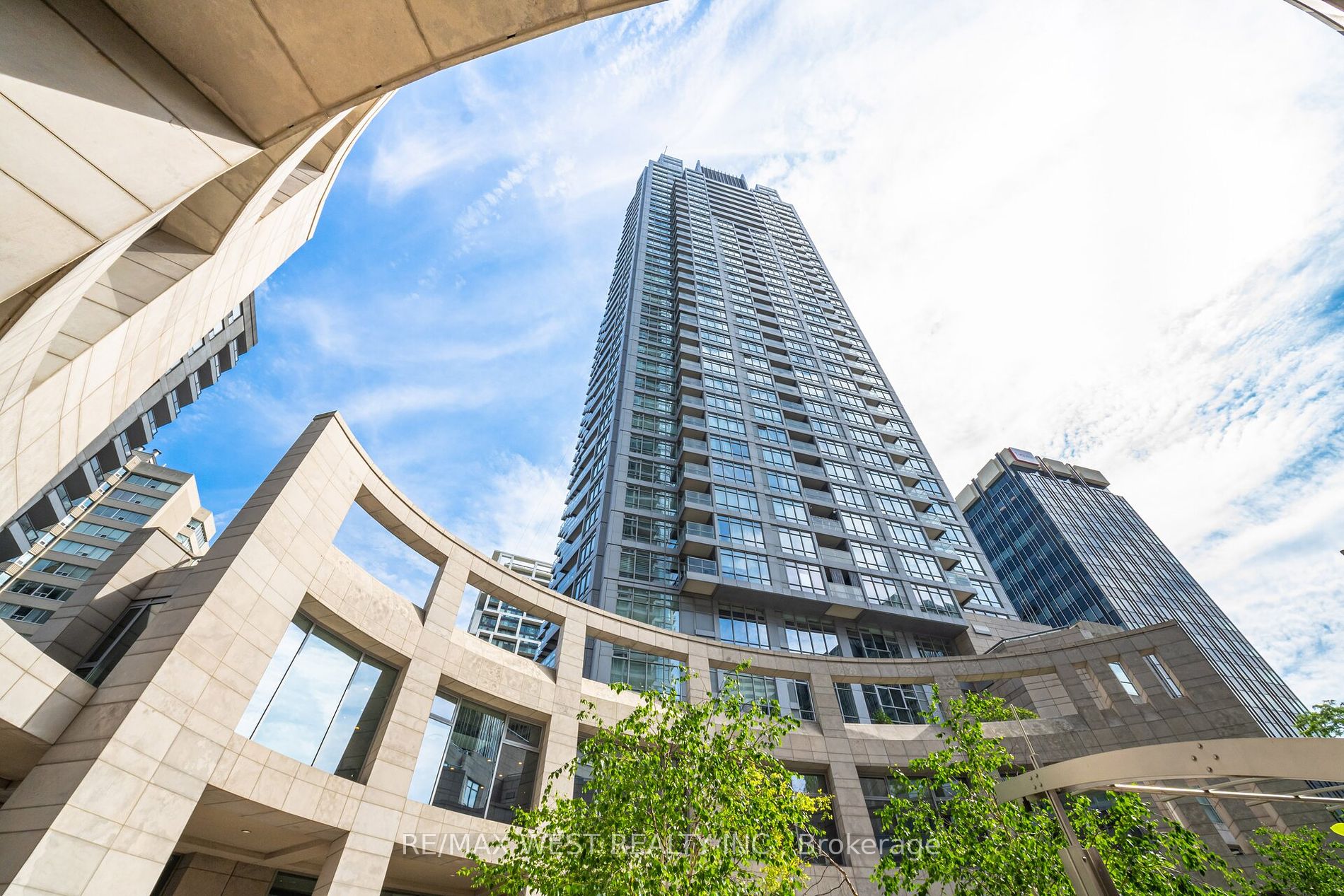2181 Yonge St, #1811