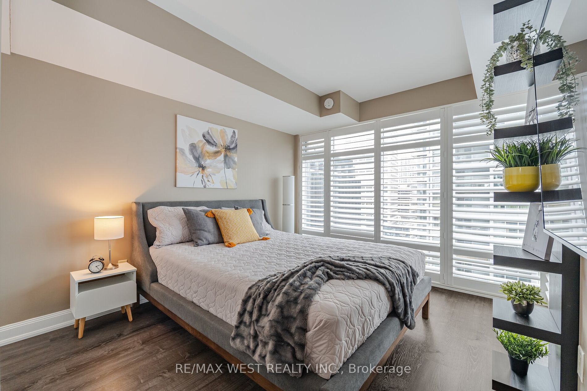 2181 Yonge St, #1811