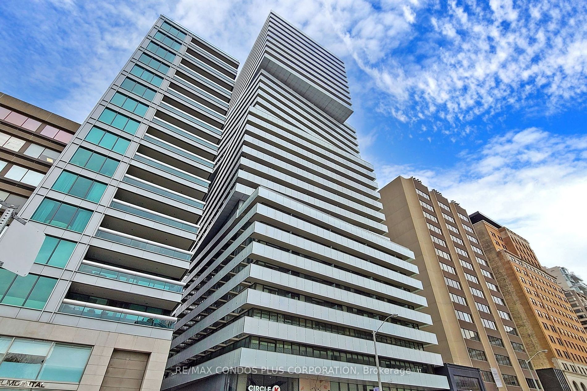 200 Bloor St W, #2105
