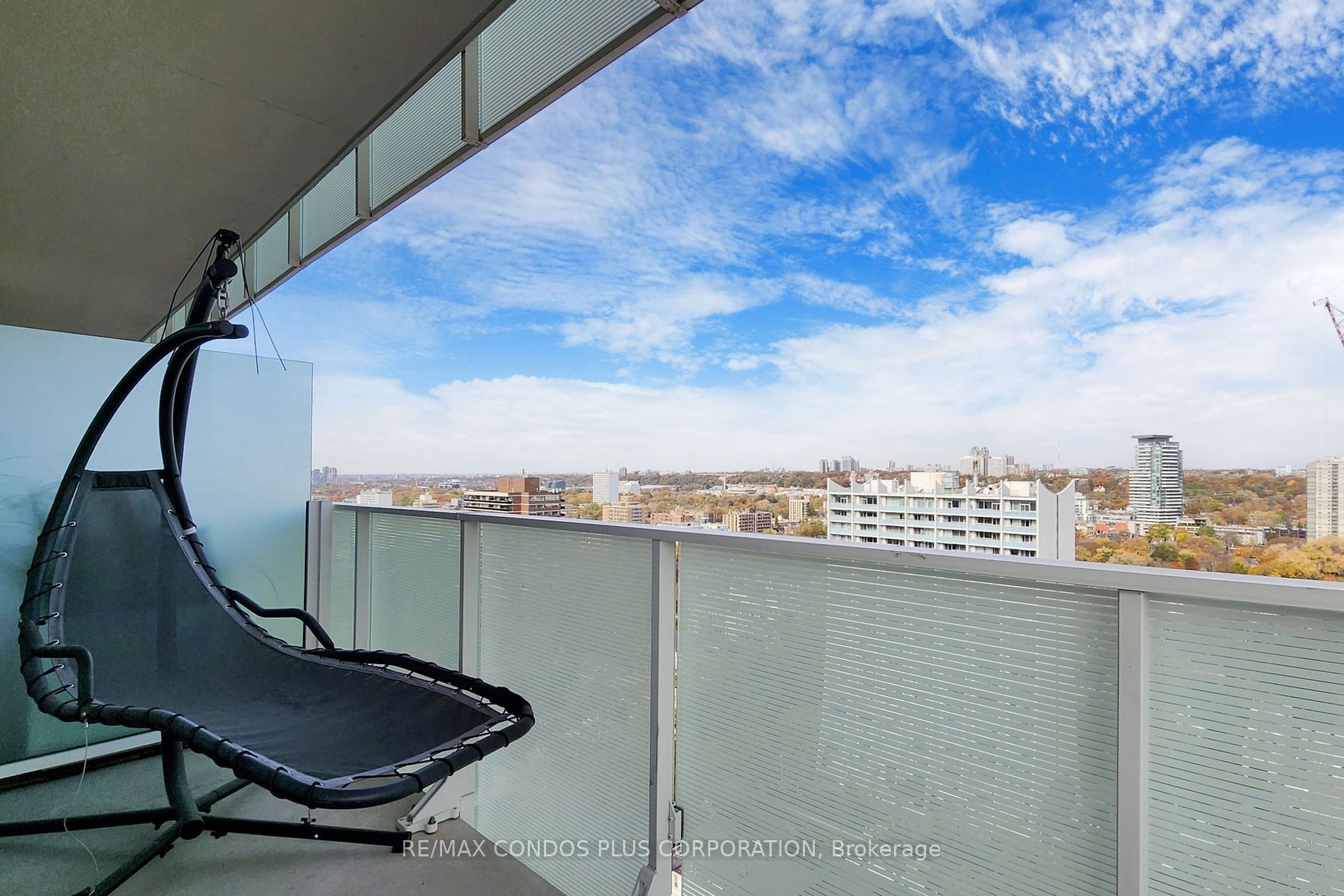 200 Bloor St W, #2105