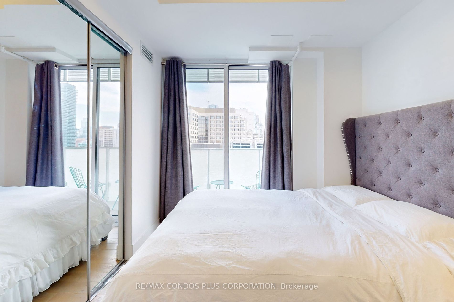 200 Bloor St W, #2105