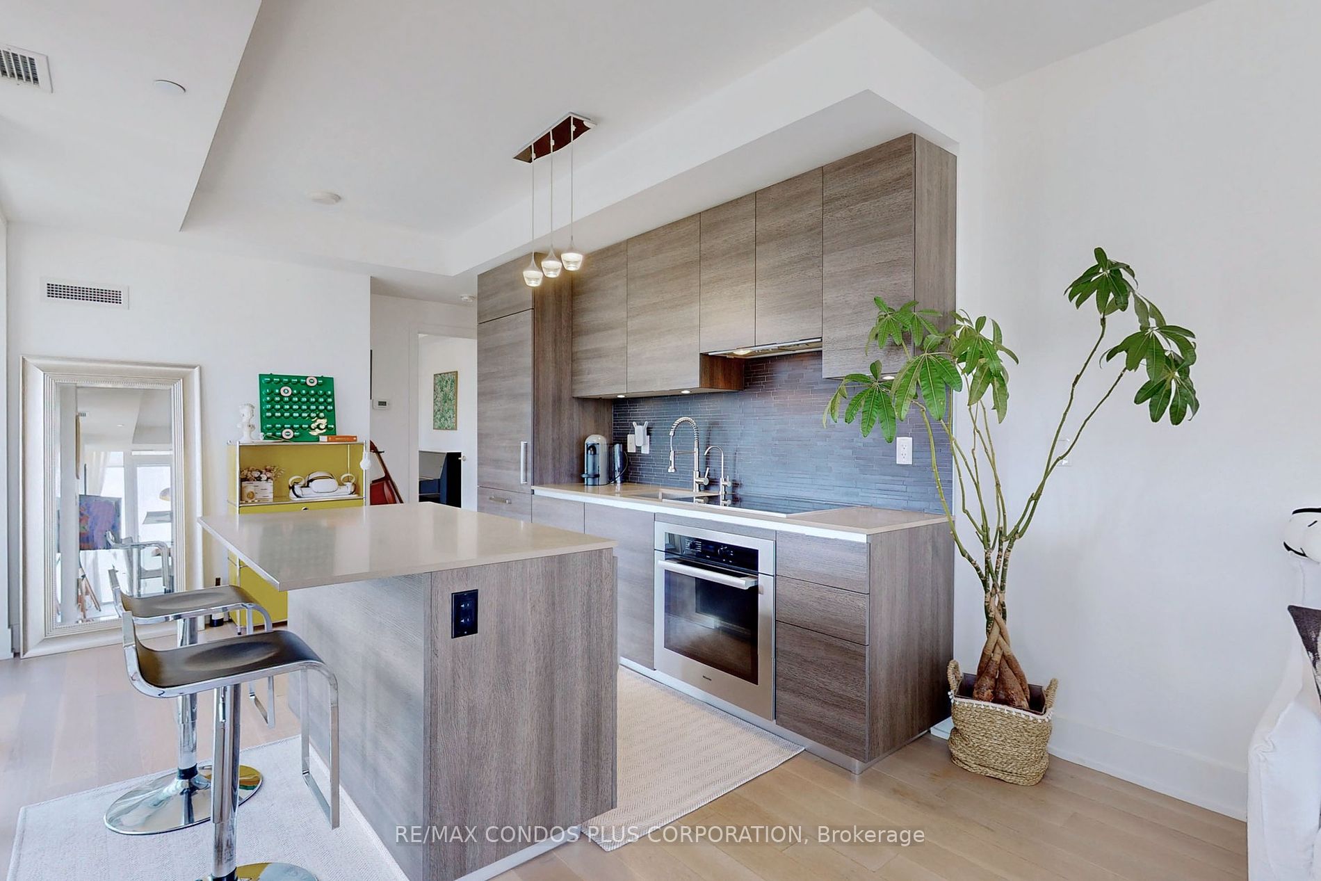 200 Bloor St W, #2105