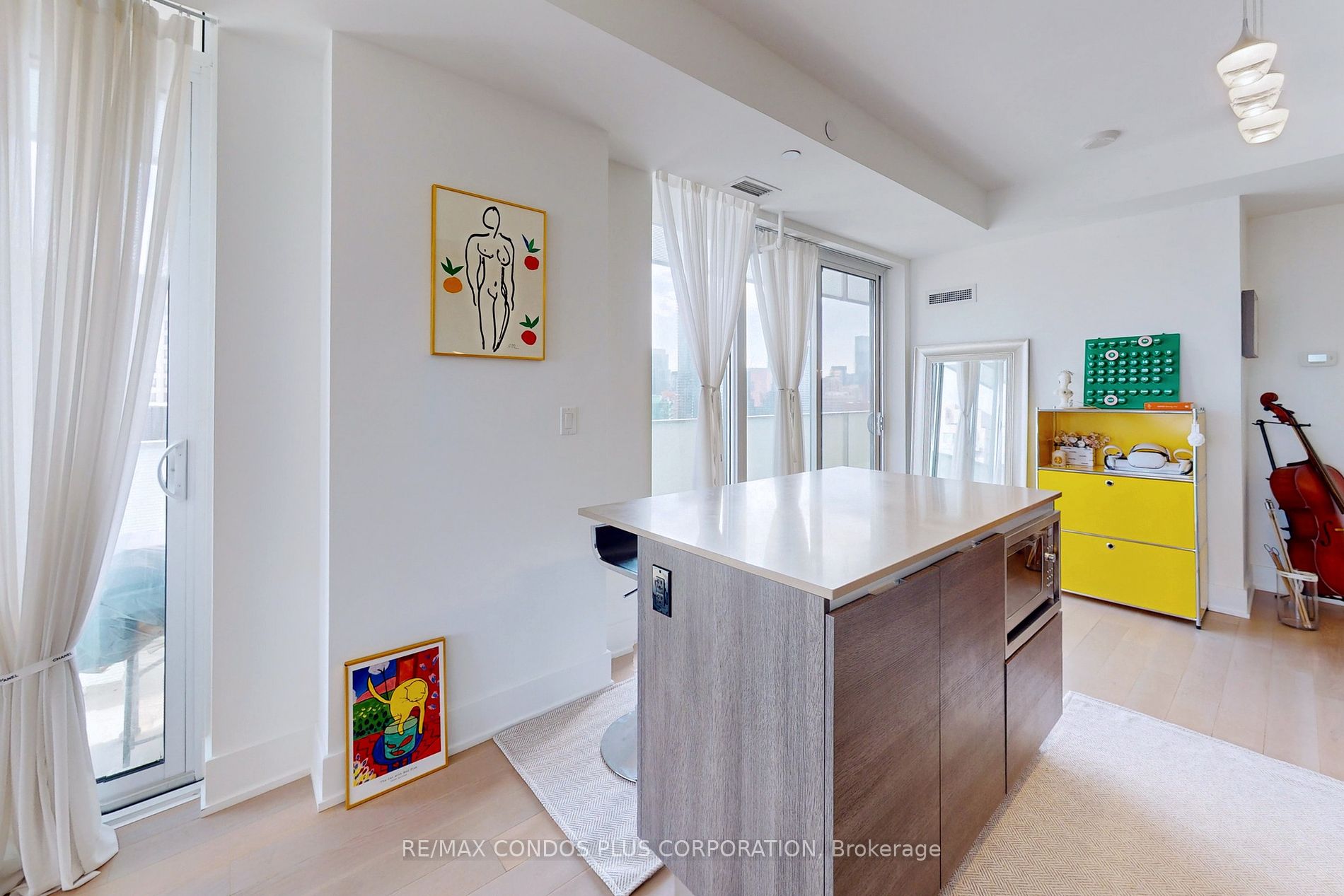 200 Bloor St W, #2105