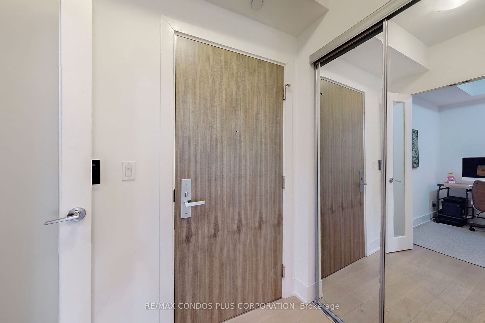 200 Bloor St W, #2105