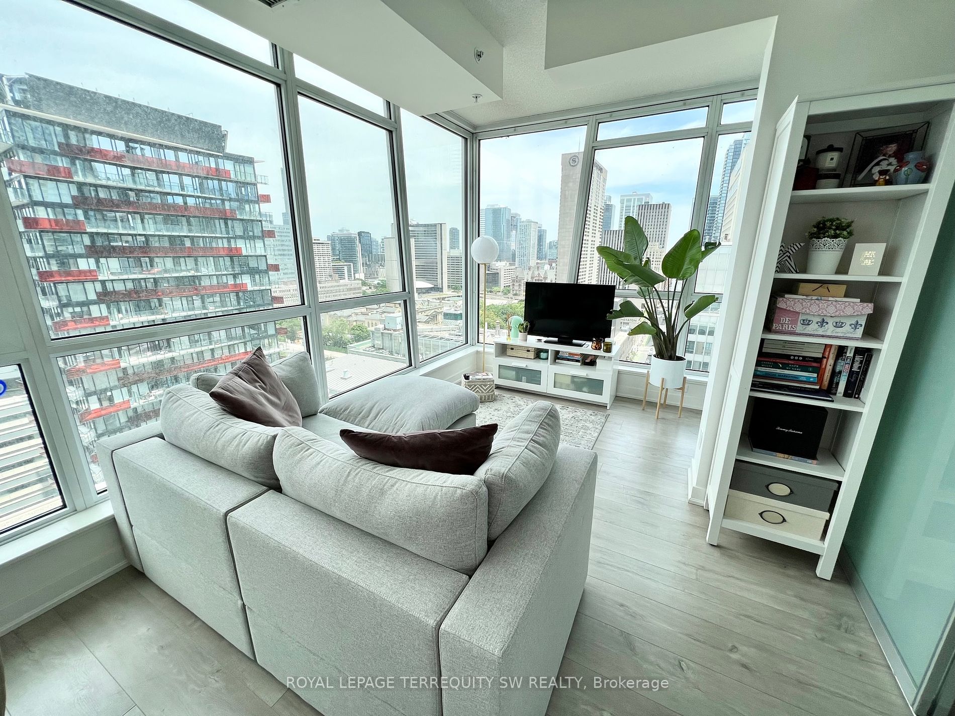 199 Richmond St, #2202