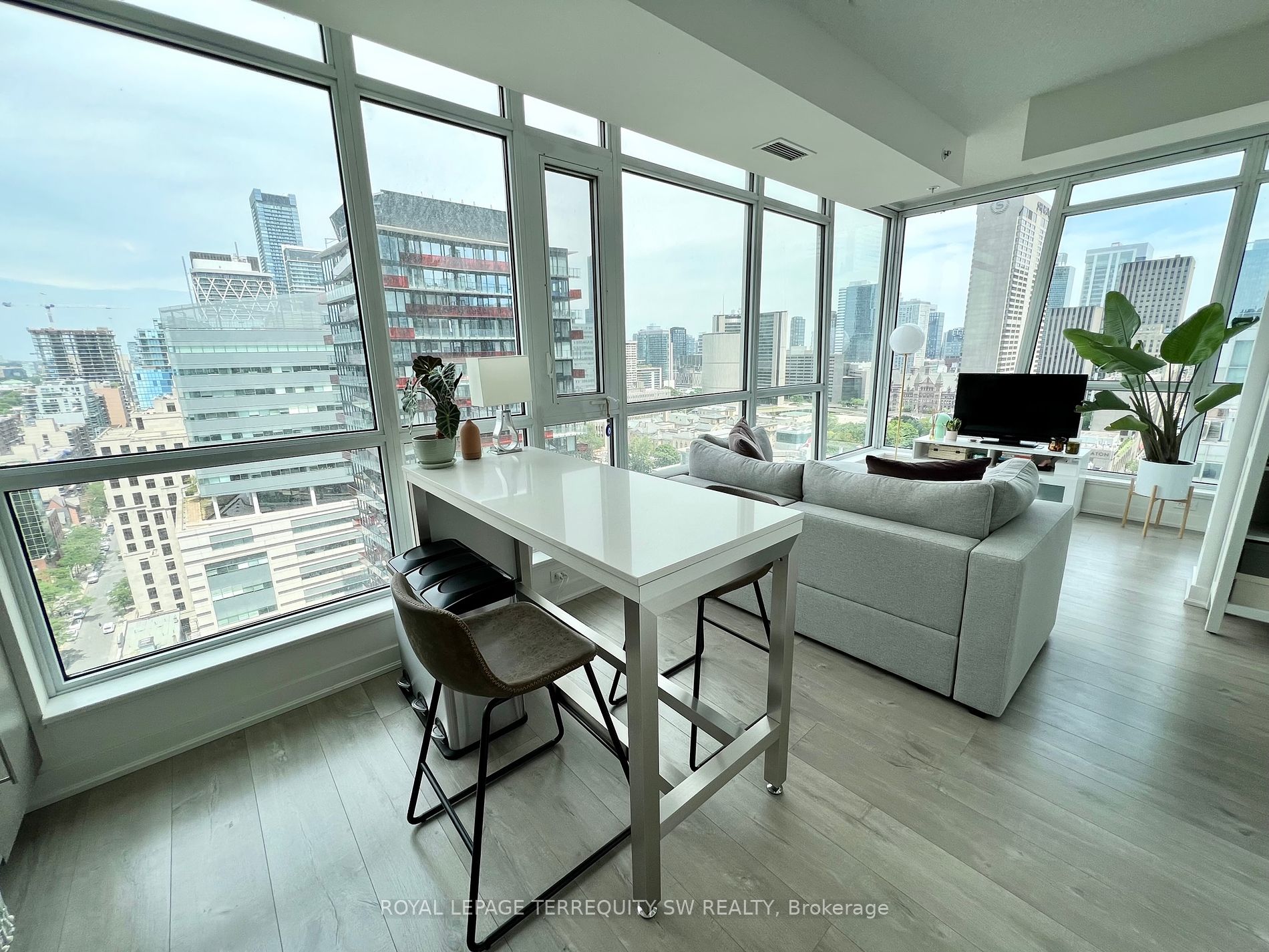 199 Richmond St, #2202