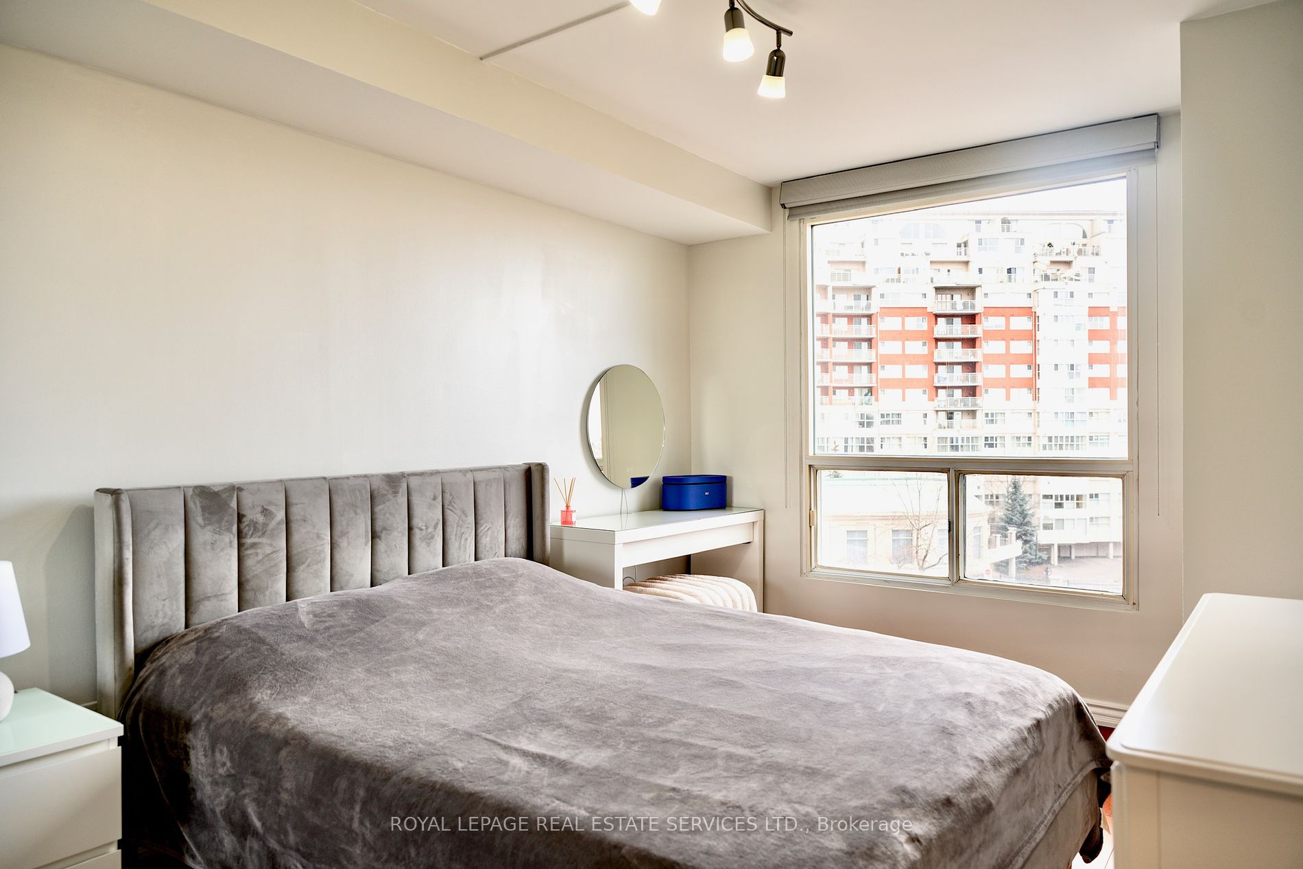7 Concorde Place, #212