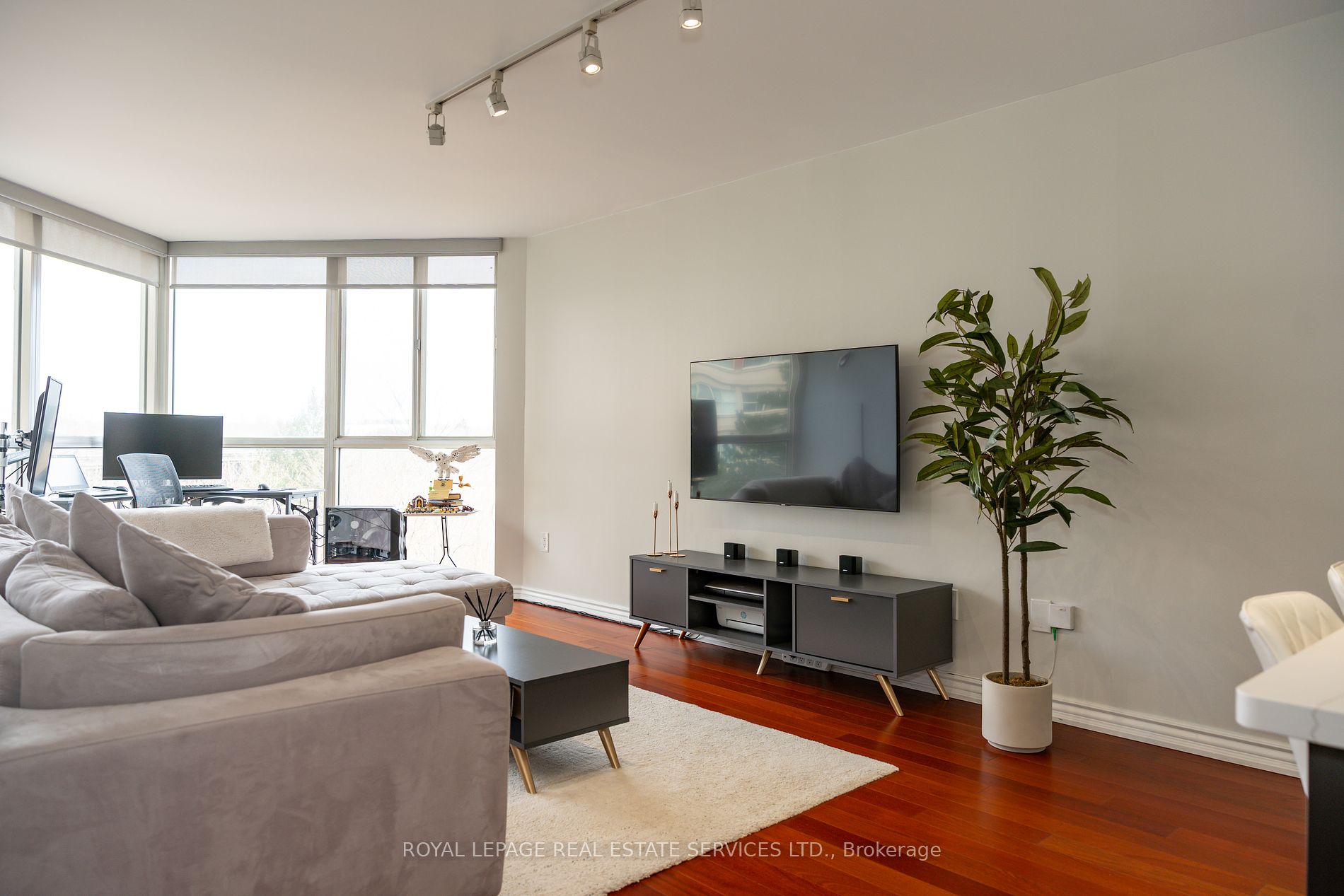 7 Concorde Place, #212