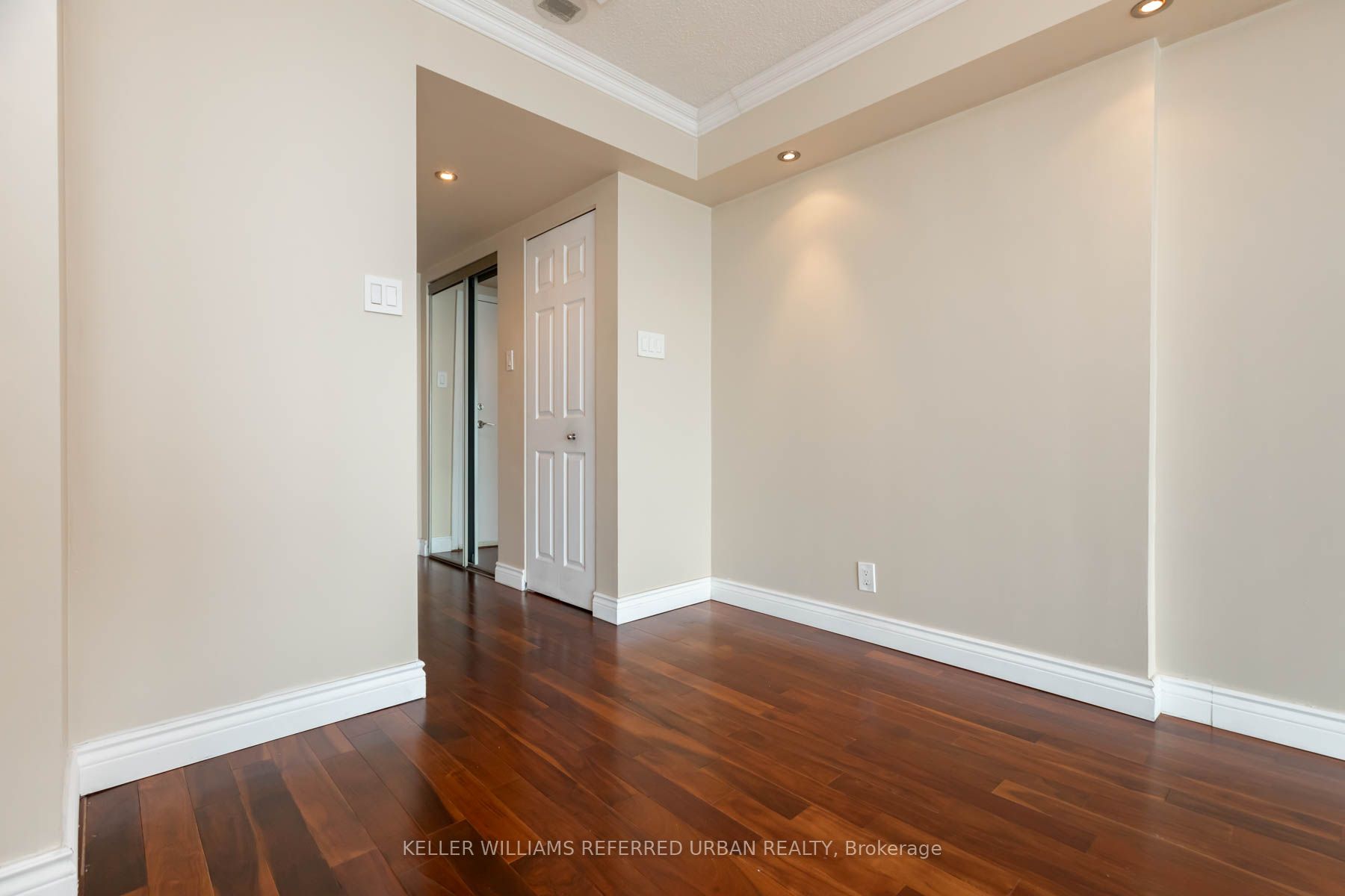 99 Harbour Sq, #3303