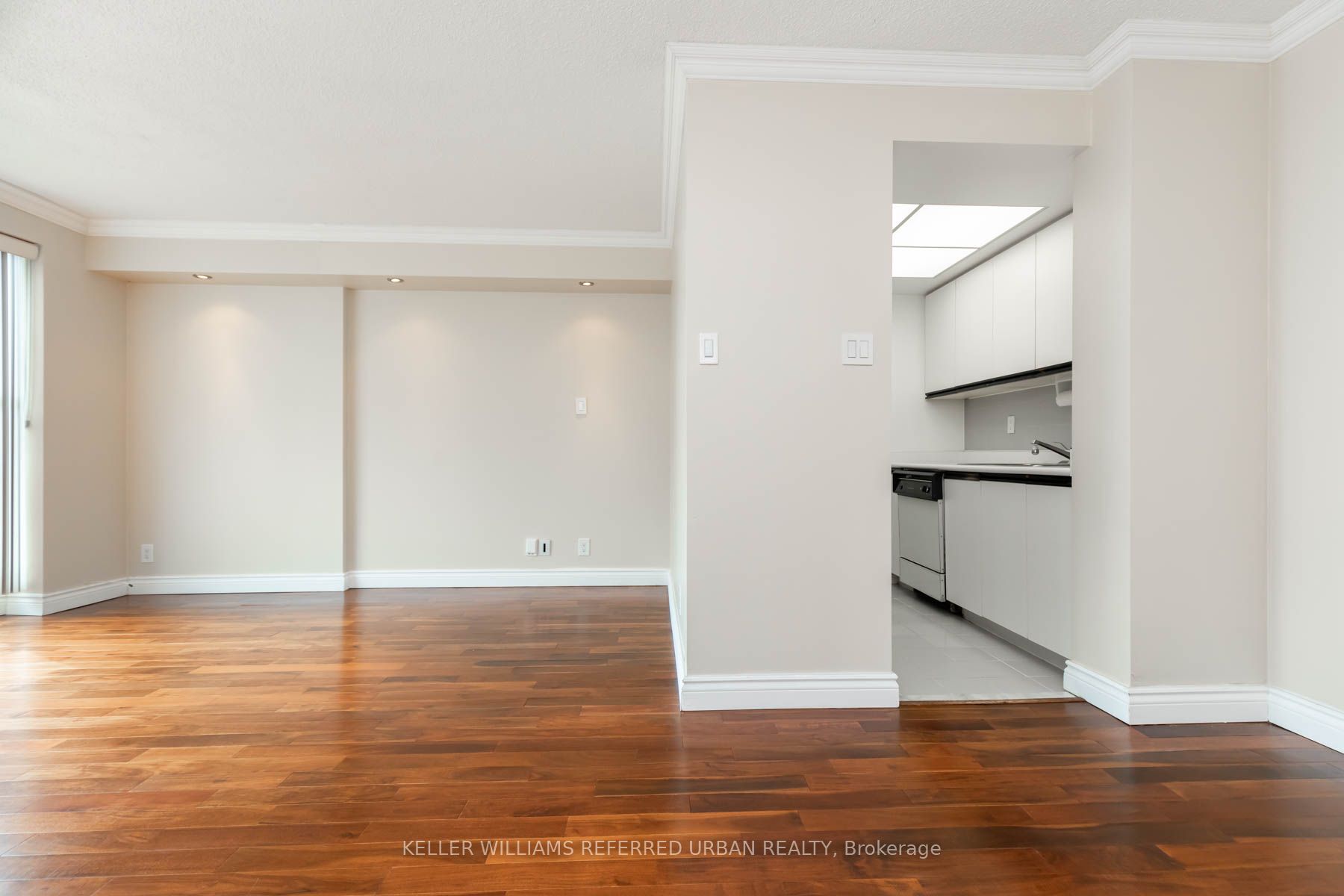 99 Harbour Sq, #3303