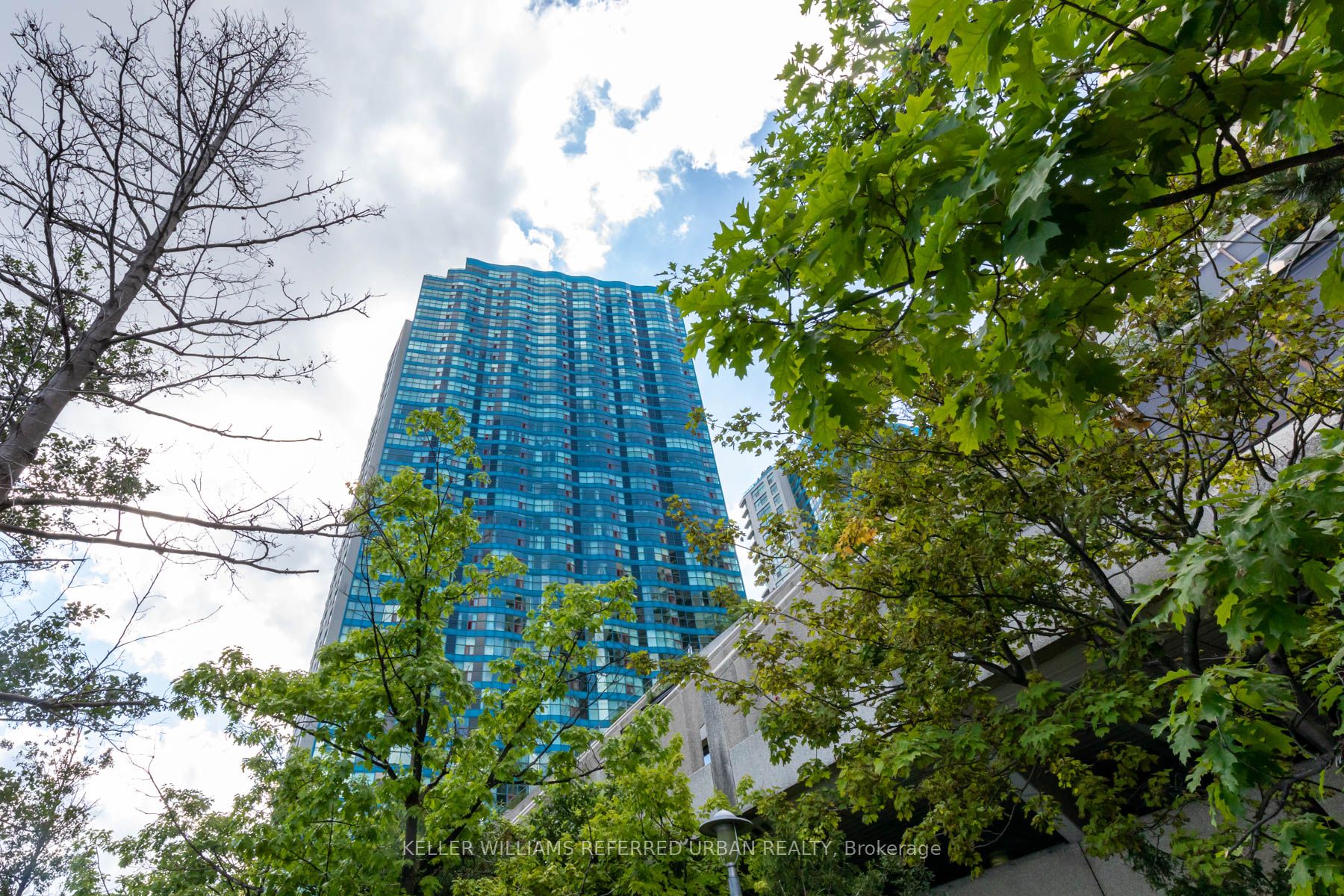 99 Harbour Sq, #3303