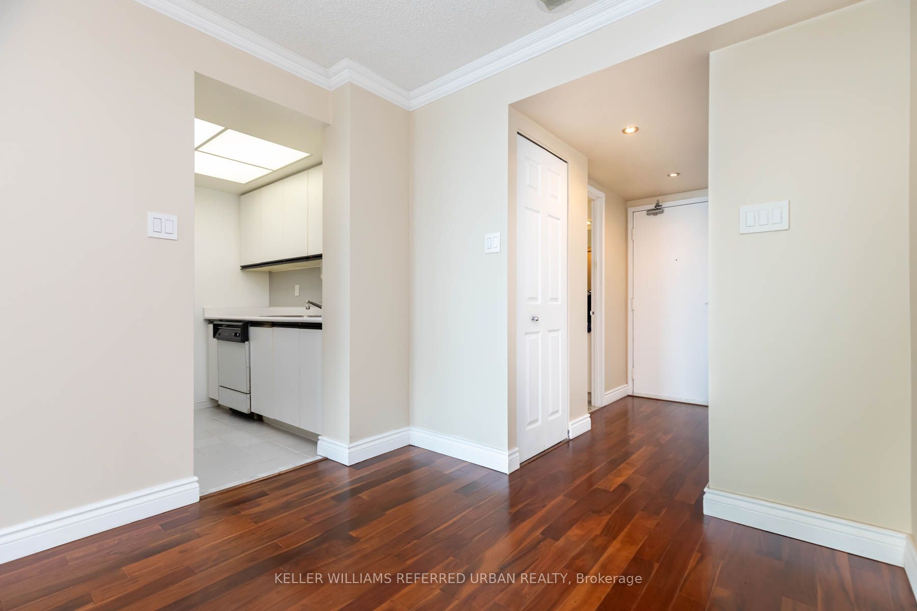 99 Harbour Sq, #3303