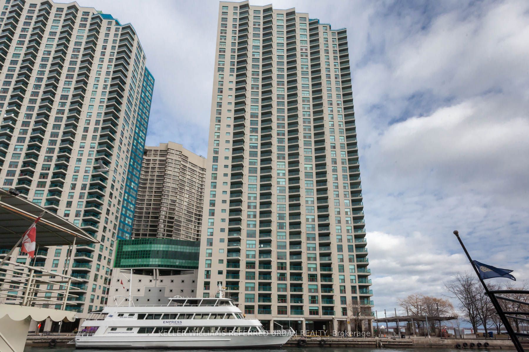 99 Harbour Sq, #3303