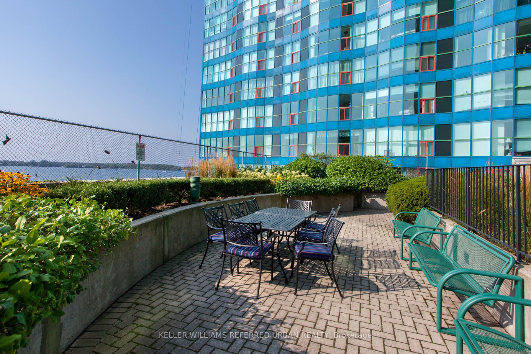 99 Harbour Sq, #3303
