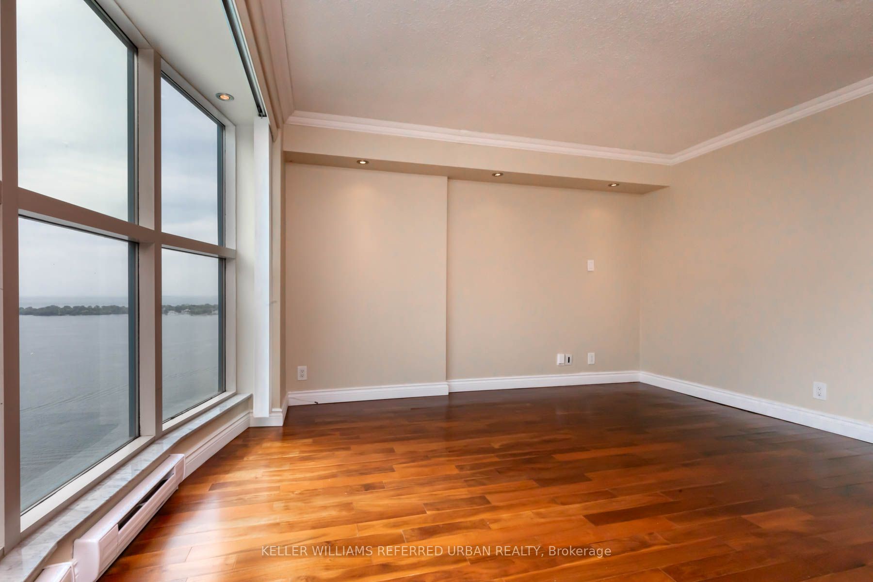 99 Harbour Sq, #3303