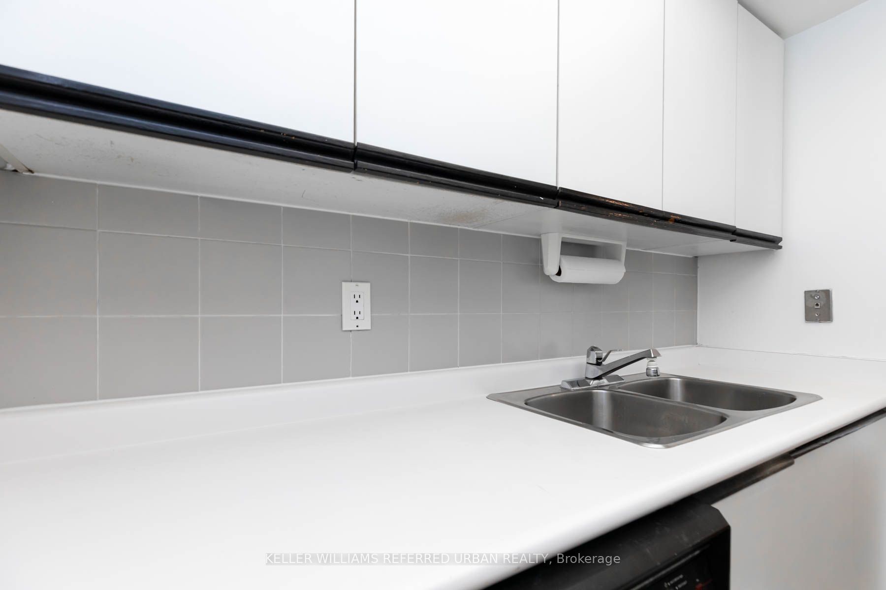 99 Harbour Sq, #3303
