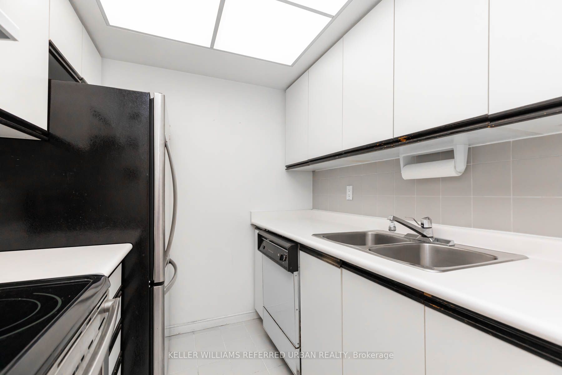 99 Harbour Sq, #3303