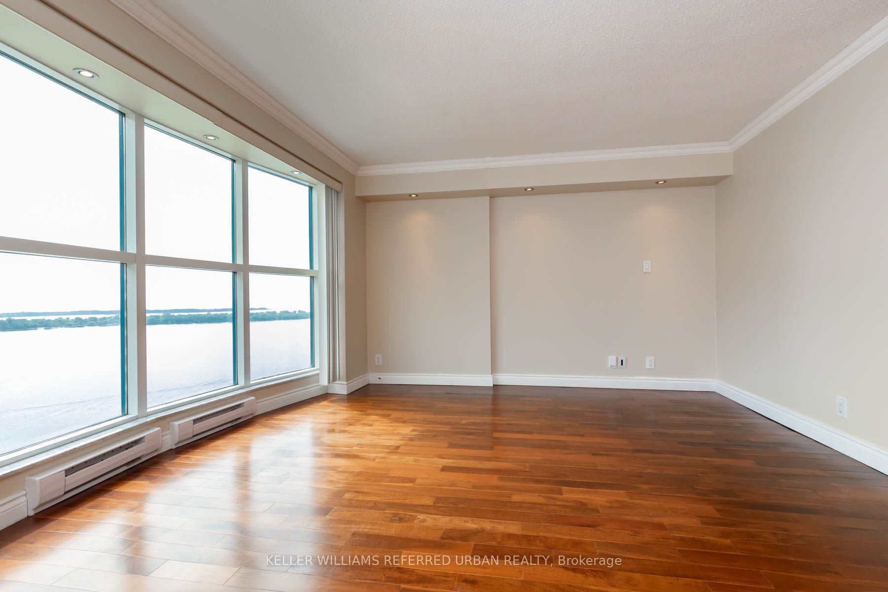 99 Harbour Sq, #3303