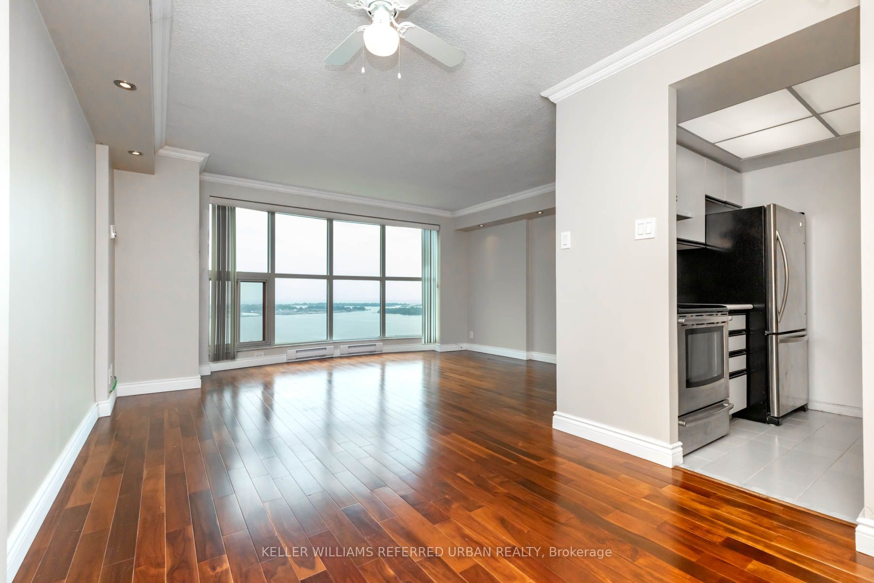 99 Harbour Sq, #3303