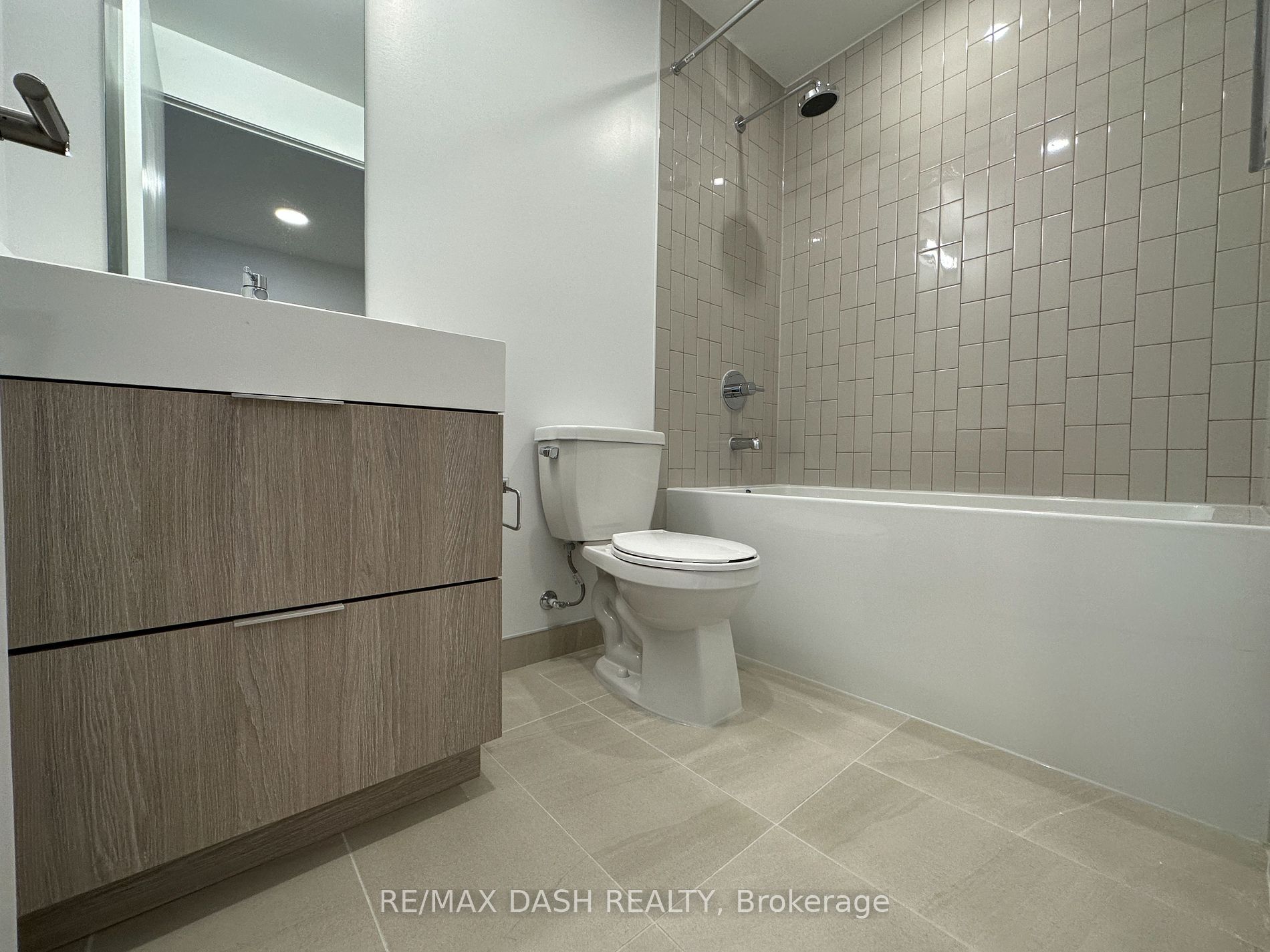 130 River St, #2402